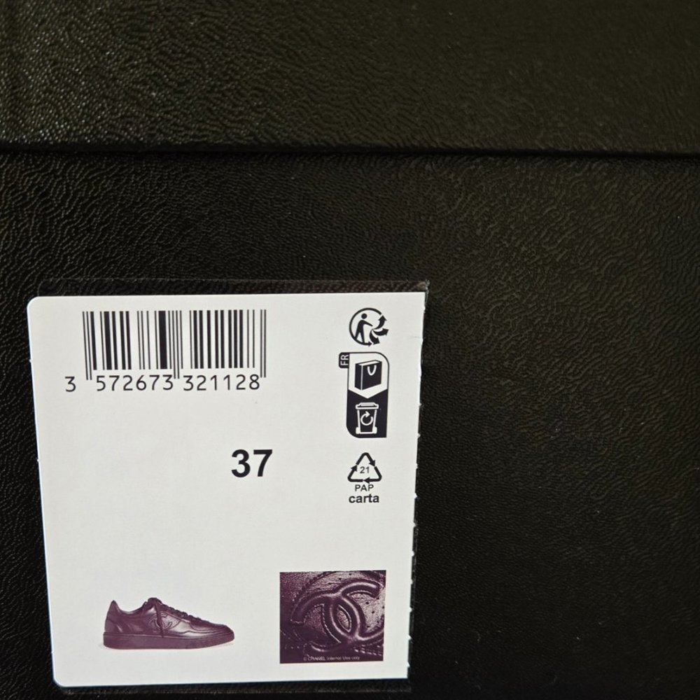 Chanel leather sneakers size 37 - Picture 8 of 8